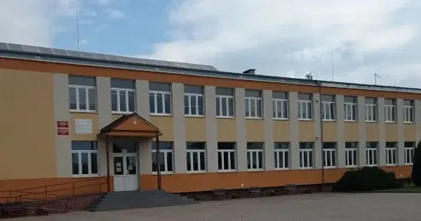 Święto Wojska Polskiego: Uczniowie ze Zbójna oddali hołd bohaterom w Oborach
