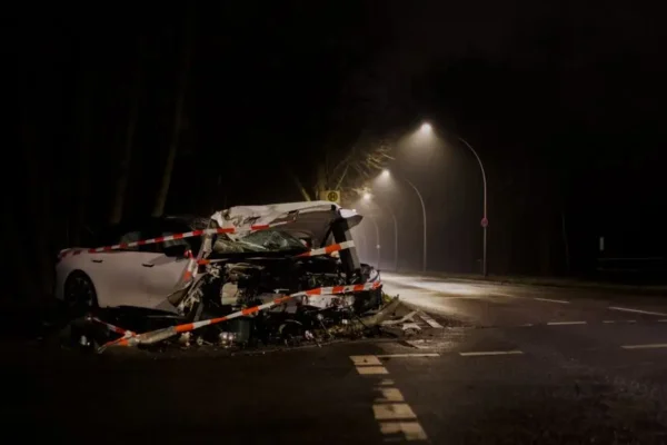Zderzenie busa z osobówką przy kinie Helios – trzy osoby w szpitalu