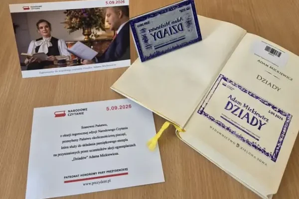Narodowe Czytanie 2026 w Drogoszewie: Prezydencka pieczęć na „Dziadach”
