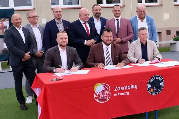 Nowa hala sportowa z schronem dla SP 4 w Łomży – umowa podpisana