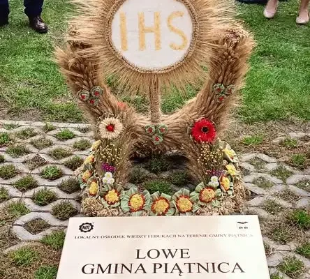 Gmina Piątnica na Dożynkach Diecezjalnych w Łomży. Trzy wieńce, trzy parafie