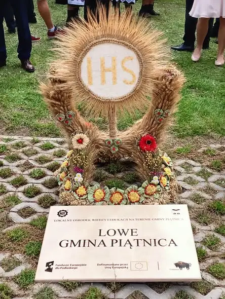 Gmina Piątnica na Dożynkach Diecezjalnych w Łomży. Trzy wieńce, trzy parafie