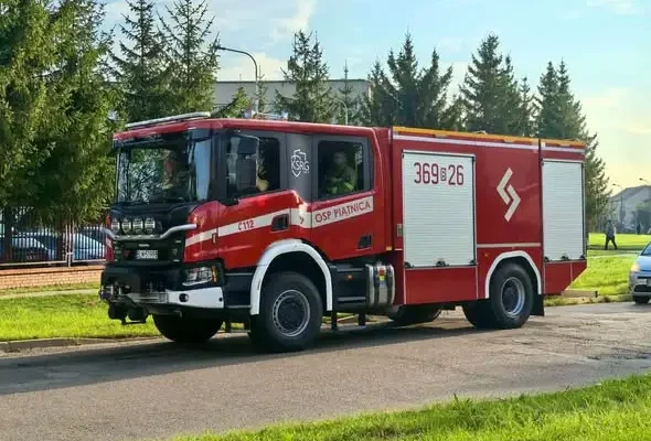 Ćwiczenia „Leśny Front 2026” – strażacy z OSP Piątnica trenowali gaszenie wielkopowierzchniowego pożaru lasu