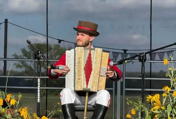 Kurpiowskie brzmienia na II Regionalnym Dniu Folkloru w Łomży