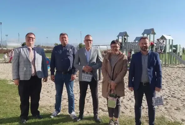 Nowy plac zabaw oficjalnie otwarty przy szkole