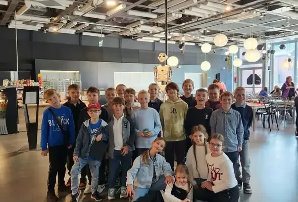 Klasy 3b i 3c z wizytą w Warszawie – nauka, teatr i musical