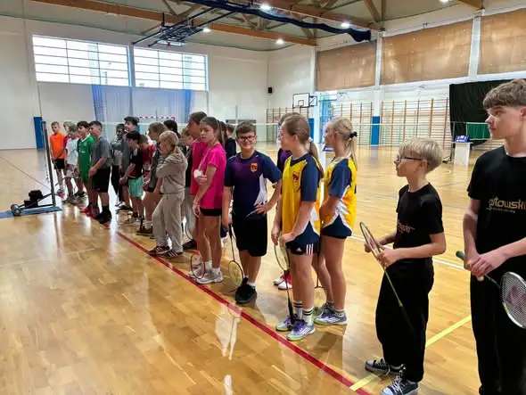 Złoto dla dziewcząt w badmintonie – awans do półfinałów wojewódzkich
