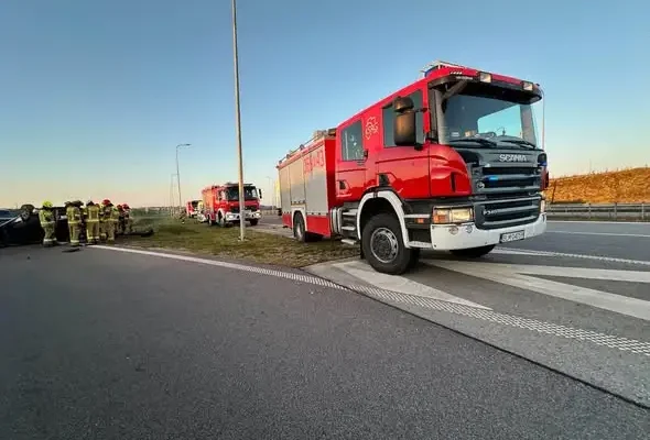 Wypadek na S61 w Kisielnicy – akcja OSP Piątnica i JRG Łomża