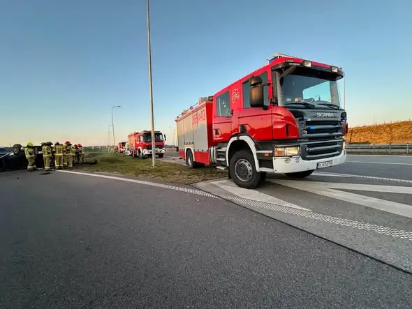 Wypadek na S61 w Kisielnicy – akcja OSP Piątnica i JRG Łomża