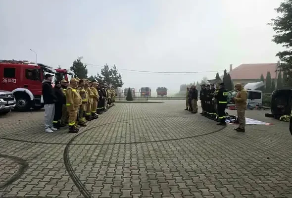 53 strażaków szkoliło się w Kuziach. Ćwiczenia poprzedziła minuta ciszy