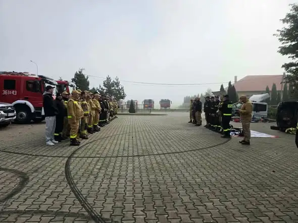 53 strażaków szkoliło się w Kuziach. Ćwiczenia poprzedziła minuta ciszy