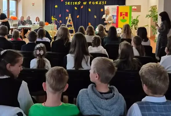 Młodzi recytatorzy zachwycili jury – XVII Konkurs „Jesień w poezji” w Czerwonem rozstrzygnięty