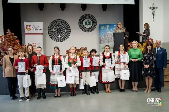 Kurpiowska mowa wciąż żywa – sukces uczniów z Gminy Zbójna w Lelisie