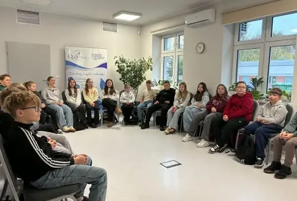 Warsztaty o emocjach i pokojowym rozwiązywaniu konfliktów w WOPiTU w Łomży