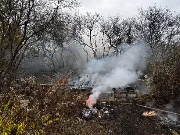 Pożar pustostanu w Piątnicy Włościańskiej – akcja strażaków