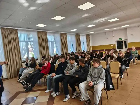 Noc Bibliotek w Miastkowie: spotkania z Jackiem Łapińskim zachwyciły czytelników