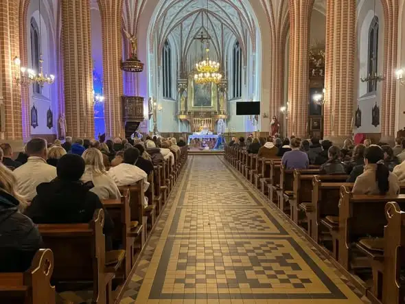 Barokowy ołtarz w Piątnicy odzyskał blask po trzech latach konserwacji