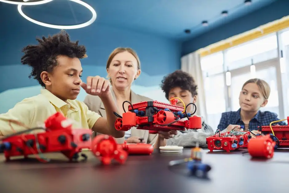 Klasa 2b łączy sztukę, matematykę i robotykę podczas „Deszczowych inspiracji”