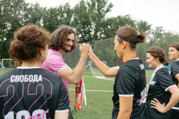 Forty Piątnica rozgromiły Widzew Łódź 6:1. Hat-trick Banach i rodzinny duet Piszczatowskich